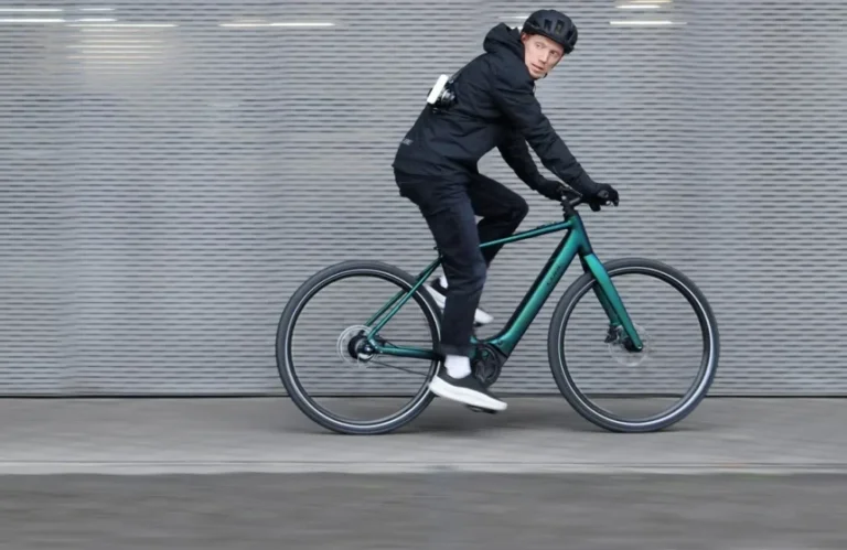 CUBE створила міський e-bike, в якому майже не видно електричної начинки