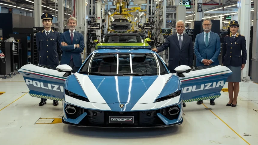 Поліція Італії отримала 920-сильний Lamborghini: суперкар використовуватимуть не для погонь