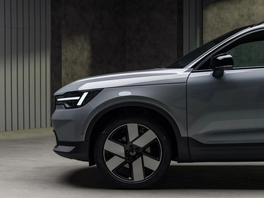 Volvo серйозно оновила XC40: новий дизайн, 11,2-дюймовий екран і Google Gemini
