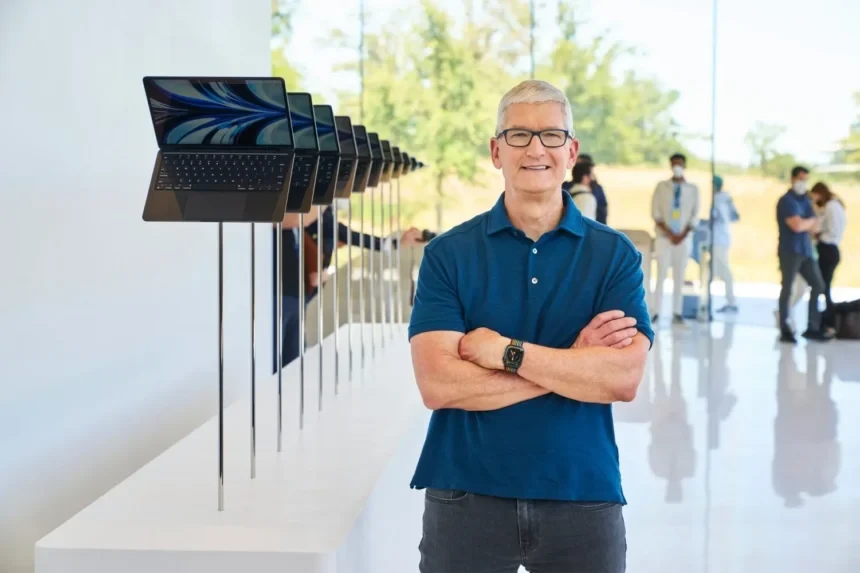 Тім Кук більше не очолює Apple: компанія отримала нового генерального директора