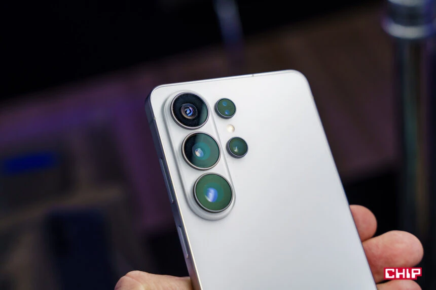 Samsung скорочує виробництво смартфонів на 20–30% у четвертому кварталі. Причина в подорожчанні пам’яті